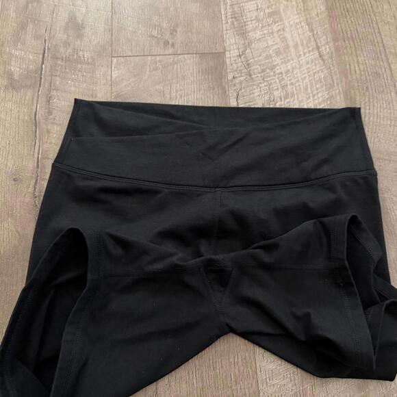 Old Navy Extra High Waisted Cloud Comfy Biker Shorts - Picture 6 of 8